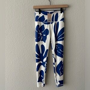NWT WILO Blue Cobalt and White Floral Leggings Size Medium